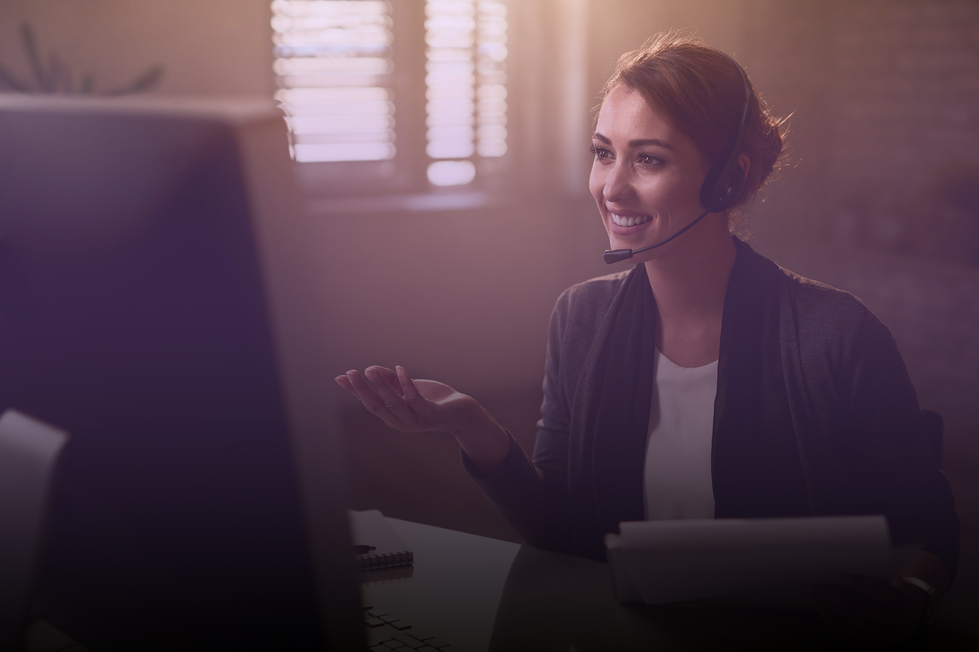 All Time Hospitality Corfu φωτογραφία εκπροσώπου σε συνομιλία με πελάτη μέσω βίντεο-κλήσης